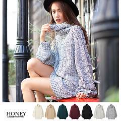 オフタートルケーブル切り替えニットワンピース