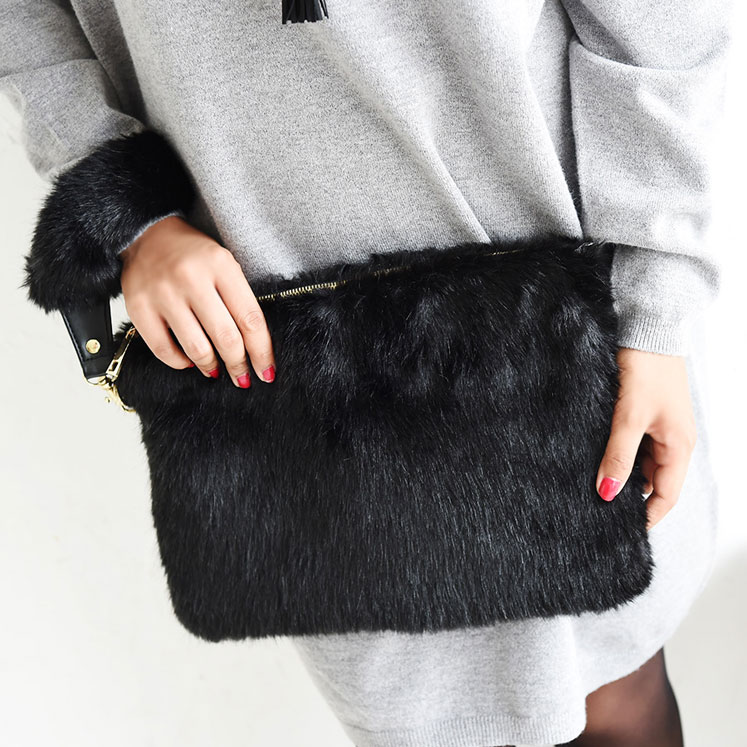 フェイクファー・クラッチバッグ