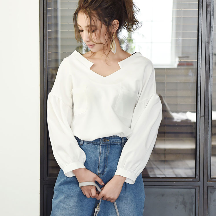 パフスリーブ・Vネックシャツ